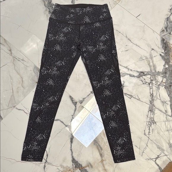 VICTORIA'S SECRET SPORT
Knockout Tight Mesh Leggings... S - Picture 1 of 16